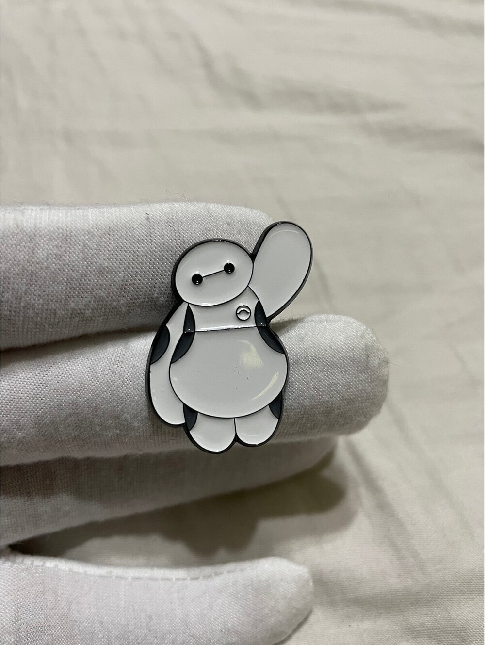 Big hero 6 enamel pin brooch anime cartoon cute waving